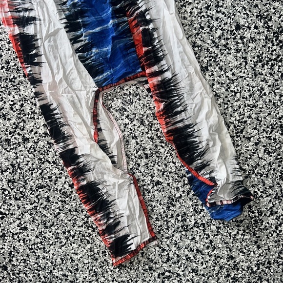 Indah small red/white/black/blue - Picture 8 of 10